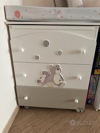 Fasciatoio Erbesi con bagnetto interno.