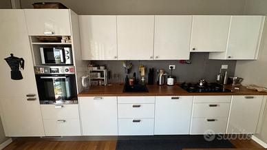 Cucina Ikea completa di elettrodomestici