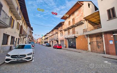 QUADRILOCALE DI AMPIE METRATURE E LUMINOSO !!!