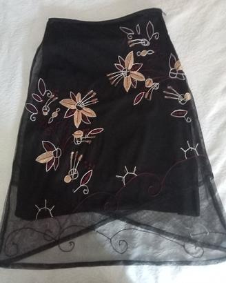 gonna elegante sotto nera il. sopra velo r