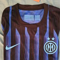 Kit completo Inter 25/26 versione da Gara. Suĉić 8