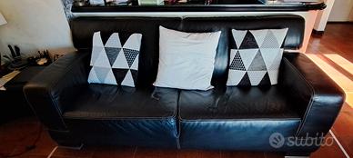 Divano in pelle.