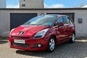 PEUGEOT 5008 1.6 HDi