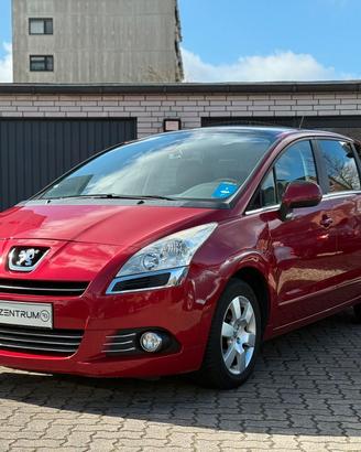 PEUGEOT 5008 1.6 HDi