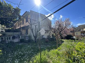 VILLA A SCHIERA D'ANGOLO A MORLUPO