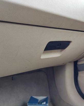 Cassetto portaoggetti BMW 320D del 2006