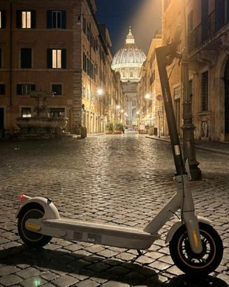⚡️NINEBOT MAX G30LE – 30 km/h – PARI AL NUOVO ⚡️