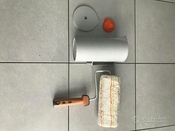 Rullo pittura con serbatoio