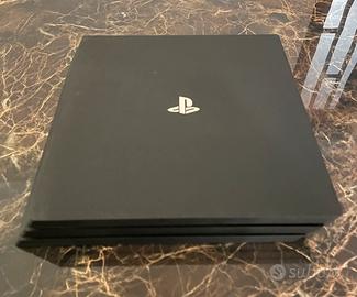 Ps4 Pro completa di tutto usata pochissimo