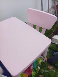 tavolo e sedia IKEA MAMMUT rosa