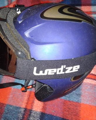 caschetto da neve e occhiali guanti 