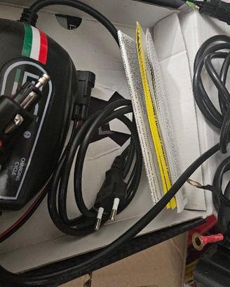 Mantenitore di carica batteria