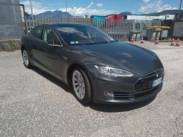 Tesla 85D
