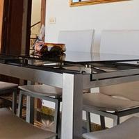 TAVOLO IN VETRO E SEDIE