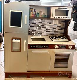 Cucina  giocattolo in legno  per bambini