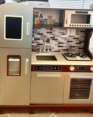 Cucina  giocattolo in legno  per bambini