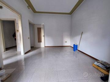 Appartamento di 95 m² con 4 locali e box auto a Pe