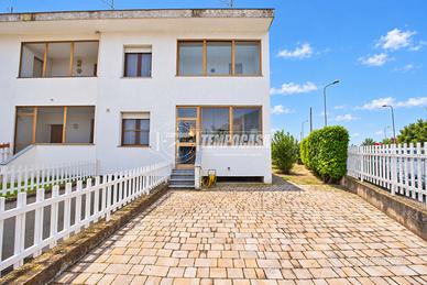 VILLA DI TESTA SU DUE LIVELLI !!!