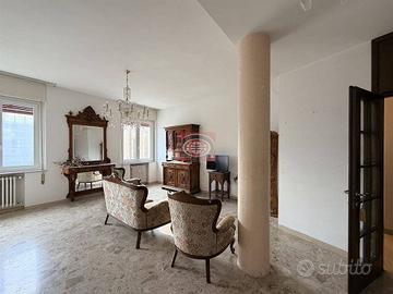 Appartamento di 164 m² con più di 5 locali a Cesen