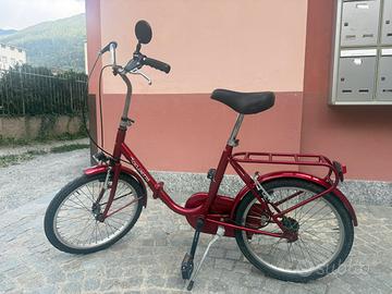Bicicletta rossa stile Graziella