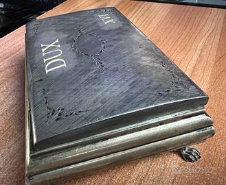 Porta oggetti del 1940