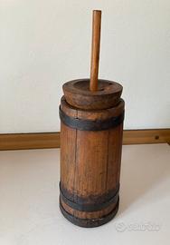 Zangola in legno antica a stantuffo