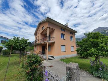 Appartamento in bifamiliare con giardino privat...
