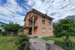 Appartamento in bifamiliare con giardino privat...
