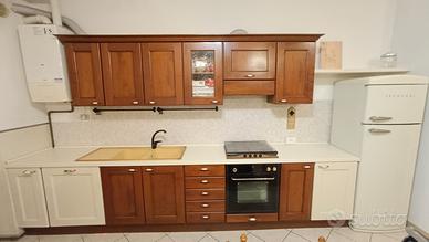 Cucina completa in legno + elettrodomestici
