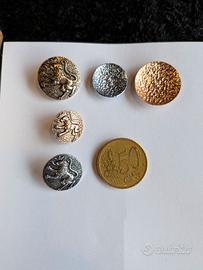 Bottoni vintage con Leone rampante e martellati