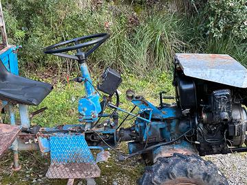 Mezzo agricolo funzionante