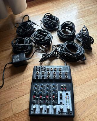 Mixer Behringer Xenyx 802 e Alesis Nanoverb.