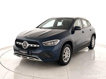 MERCEDES GLA 180 d Business Extra auto