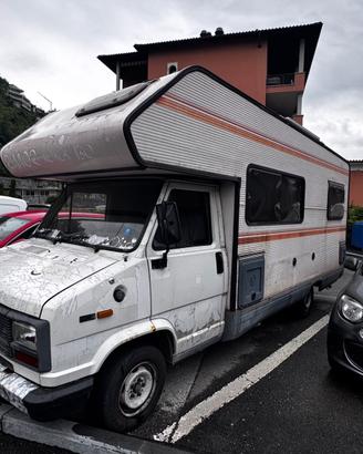 CAMPER  ASPETTA NUOVO PROPRIETARIO