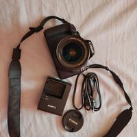 Nikon EOS 2000D con obiettivo 18-55