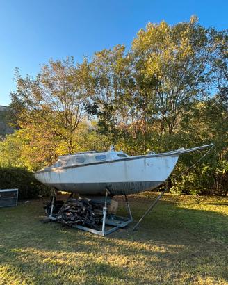 Barca a vela 8 metri sul lago maggiore
