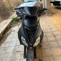 Aprilia Sr R 70cc (LEGGERE DESCRIZIONE)