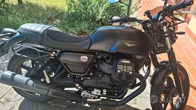 Moto Guzzi V7 Stone