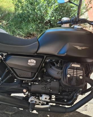 Moto Guzzi V7 Stone