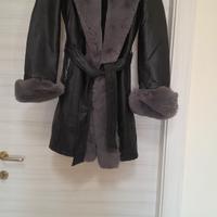 cappotto con  cintura e pelliccia sintetica 