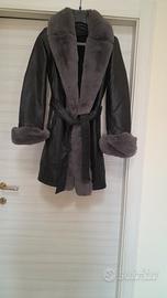 cappotto con  cintura e pelliccia sintetica 