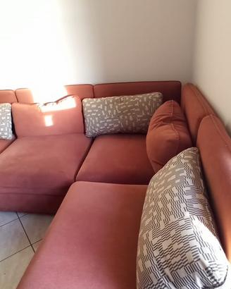 Ampio divano contenitore/letto