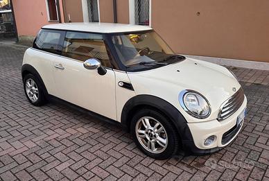 Mini Cooper 1.6 Benzina Adatta a Neopatentati
