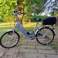 Bici elettrica con pedalata assistita