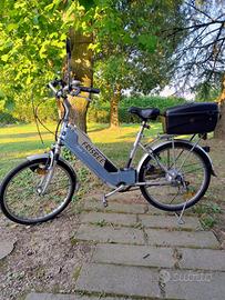 Bici elettrica con pedalata assistita