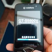 Cellulare Samsung piccolo con tasti GT-S5600V