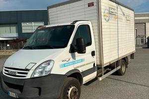IVECO DAILY 65C14 SPONDA POSTERIORE CARICATRICE