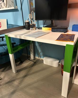 Scrivania Ikea Phal - segue la crescita