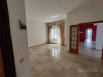 Appartamento di 191 m² con più di 5 locali a Ragus