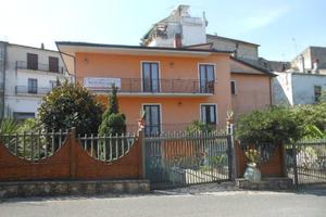 Villa di 300 m² con più di 5 locali a Marzano Appi